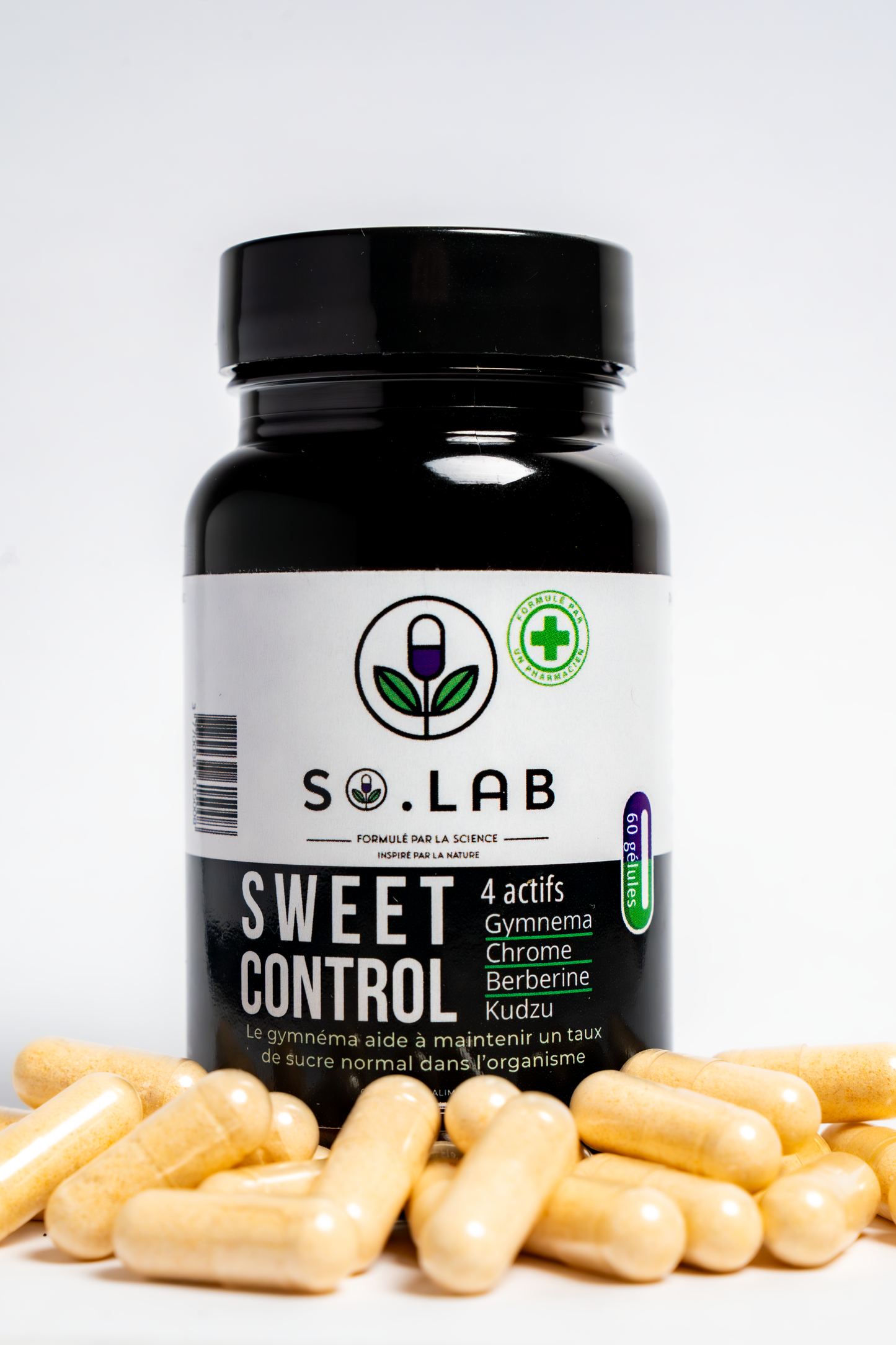 Boîte de gélules Sweet Control de So.lab représentée avec quelques gélules à côté, complément alimentaire naturel pour réguler la glycémie.
