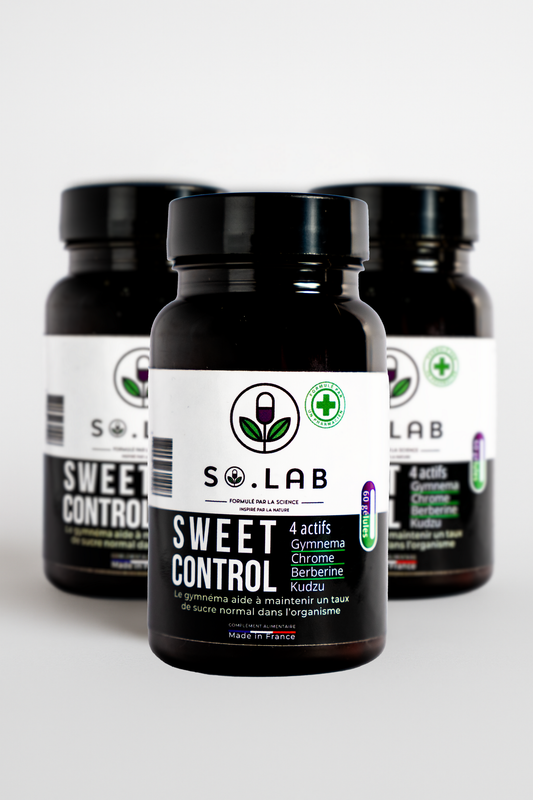 Trois boîtes de cure de compléments alimentaires Sweet Control alignées sur un fond blanc, mettant en avant le produit.